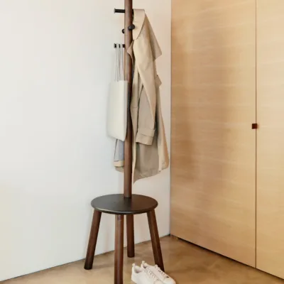 Umbra Pillar Stool/Coatrack Balck/Wallnut