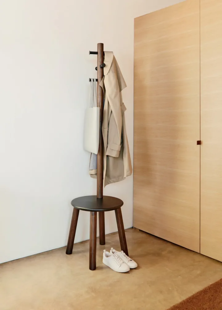 Umbra Pillar Stool/Coatrack Balck/Wallnut