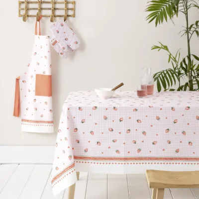 Nima Strawberry Love Τραπεζομάντηλο 140 x 140 cm.